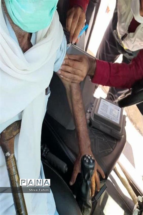 کمک داوطلبانه بسیجیان در مراکز واکسیناسیون سیستان و بلوچستان