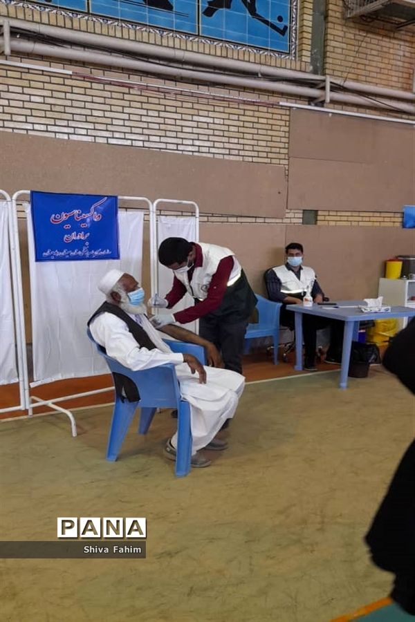 کمک داوطلبانه بسیجیان در مراکز واکسیناسیون سیستان و بلوچستان
