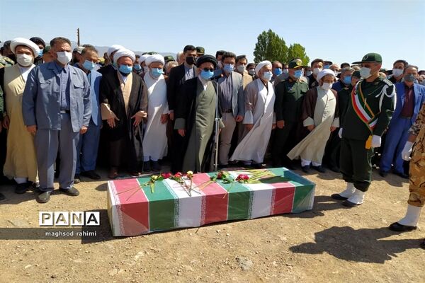 تشییع پیکر پاک شهید مدافع حرم رضا صفدری بر دوش شانه‌های مردم ترکمانچای میانه