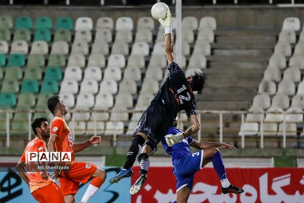 دیدار تیم های استقلال - سایپا