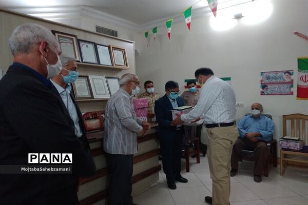نشست نویسندگان دفاع مقدس  به مناسبت روز قلم در کاشمر