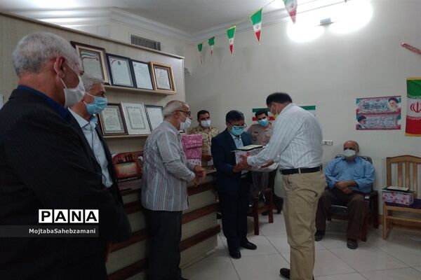 نشست نویسندگان دفاع مقدس  به مناسبت روز قلم در کاشمر
