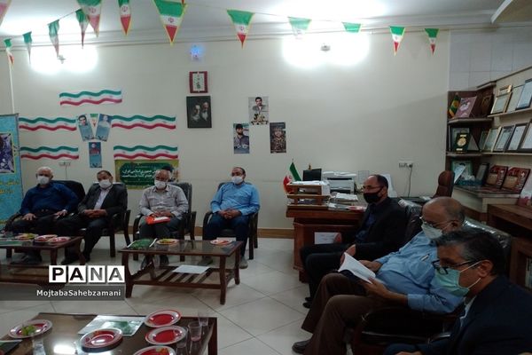 نشست نویسندگان دفاع مقدس  به مناسبت روز قلم در کاشمر