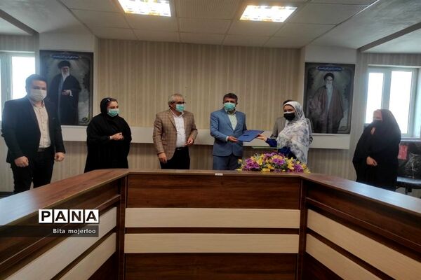 تقدیر از دانش‌آموز برگزیده مسابقه نقاشی شهر صلح‌آمیز ۲۰۲۰ ژاپن