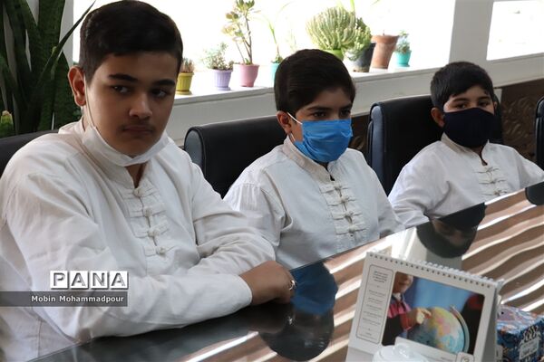 تجلیل معاون پرورشی اداره کل آموزش و پرورش آذربایجان شرقی ازگروه سرود منتخب کشوری