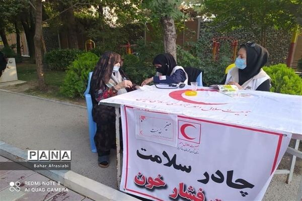 برگزاری ایستگاه سلامت و کنترل قند و فشار خون در شهرستان رباط کریم