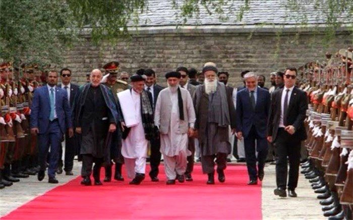 حامد کرزی و عبدالله در دوحه با طالبان مذاکره می‌کنند