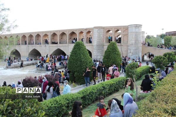 چشم اصفهان به زاینده رود روشن شد