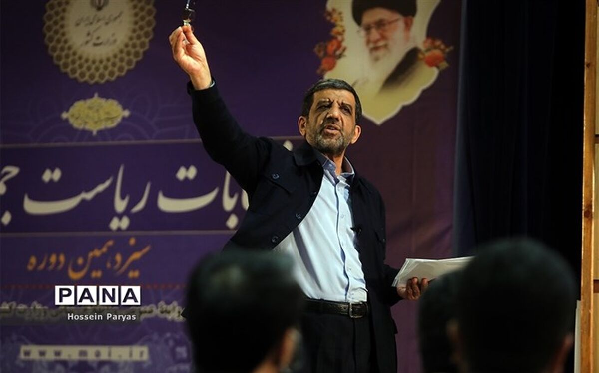 ضرغامی: سهم‌خواهی‌های تنفربرانگیز را کنار بگذاریم و زیر میز بزنیم
