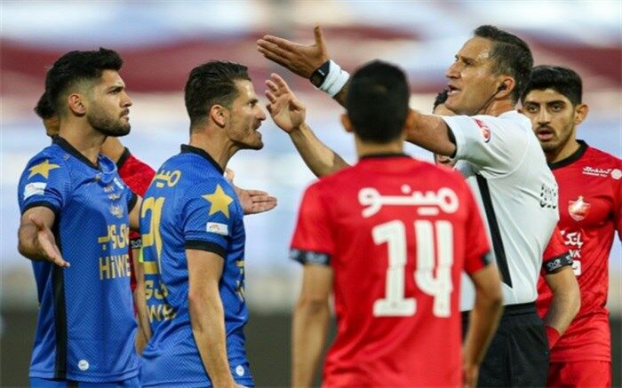 اشتباه کمیته داوران فدراسیون فوتبال باعث شد تمام هجمه‌ها به سمت داورها برود