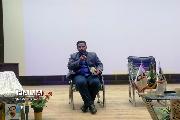 رونمایی از کتاب هفت شاخ زندگینامه شهید محمد حکیمی در سینما ایران کاشمر