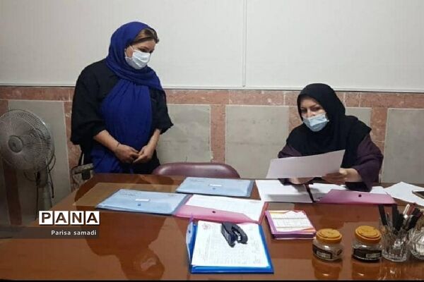 استقرار میز هدایت تحصیلی جهت مشاوره دانش آموزان منطقه ۱۳