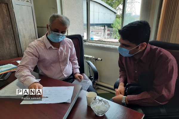 استقرار میز هدایت تحصیلی جهت مشاوره دانش آموزان منطقه ۱۳