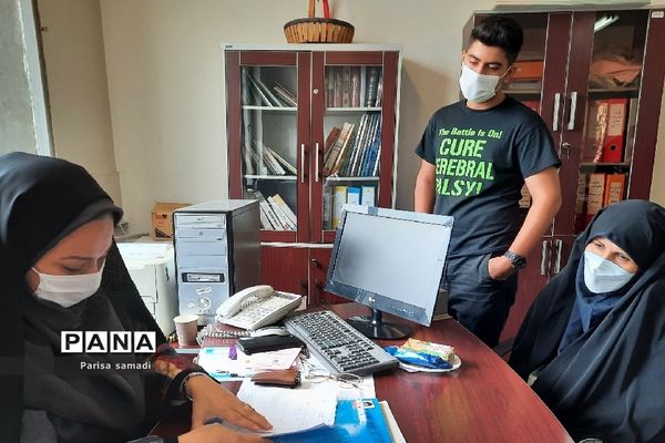 استقرار میز هدایت تحصیلی جهت مشاوره دانش آموزان منطقه ۱۳