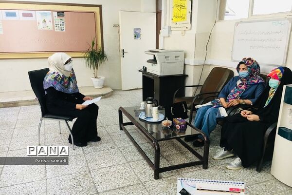 استقرار میز هدایت تحصیلی جهت مشاوره دانش آموزان منطقه ۱۳