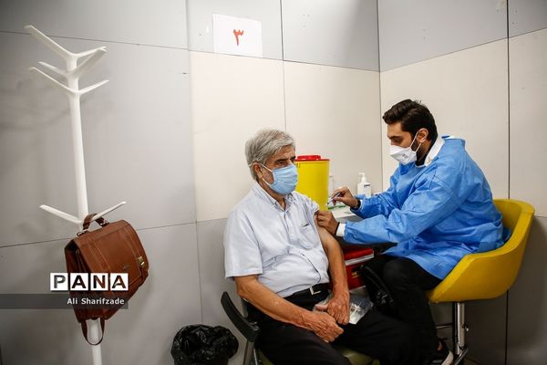 واکسیناسیون کرونا در ایران مال