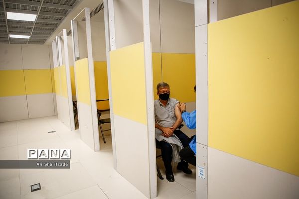 واکسیناسیون کرونا در ایران مال