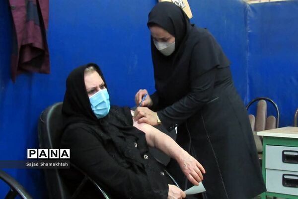 واکسیناسیون افرادبالای ۵۰ سال در اهواز