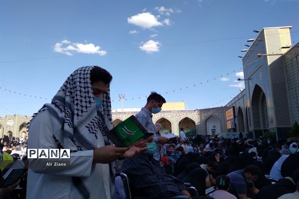 دعای عرفه در حرم مطهر رضوی