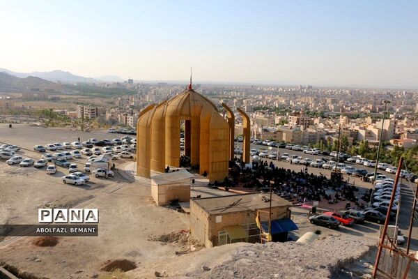 مراسم  دعای عرفه در یادمان شهدای گمنام کوه خضر نبی(ع)