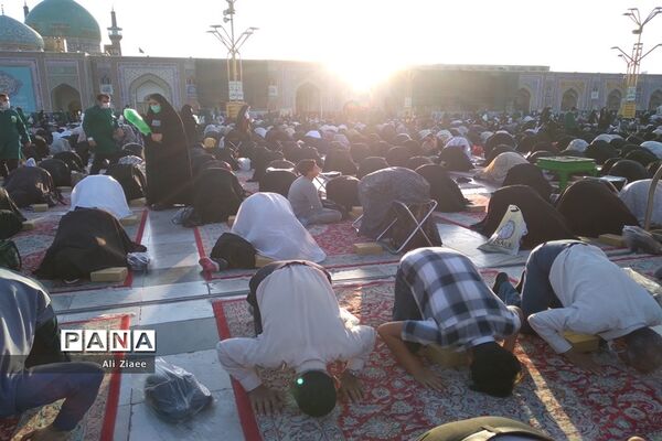 نماز عید قربان در حرم مطهر رضوی