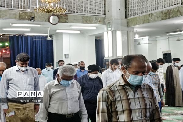 اقامه نماز عید قربان و مراسم قربانی کردن در امیدیه