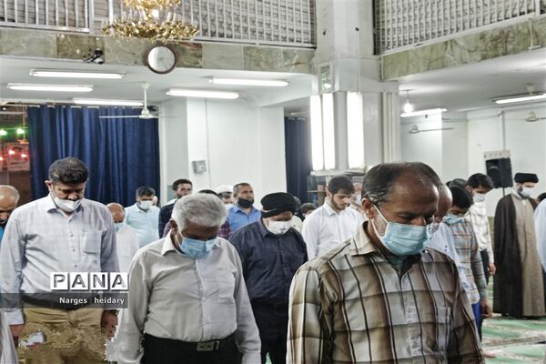 اقامه نماز عید قربان و مراسم قربانی کردن در امیدیه