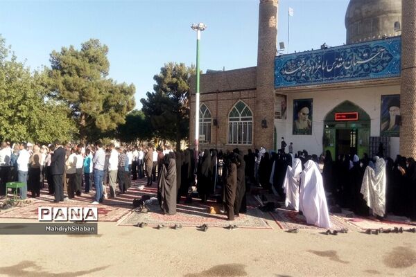 برگزاری نماز عید قربان در امامزاده سید محمد(ع) کاشمر