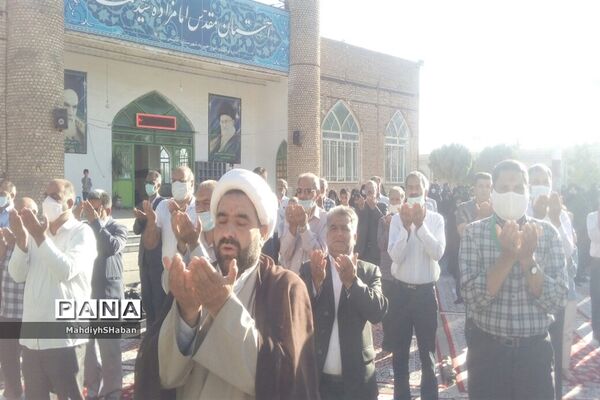 برگزاری نماز عید قربان در امامزاده سید محمد(ع) کاشمر