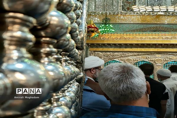 حال و هوای حرم مطهر رضوی  در دهه ولایت