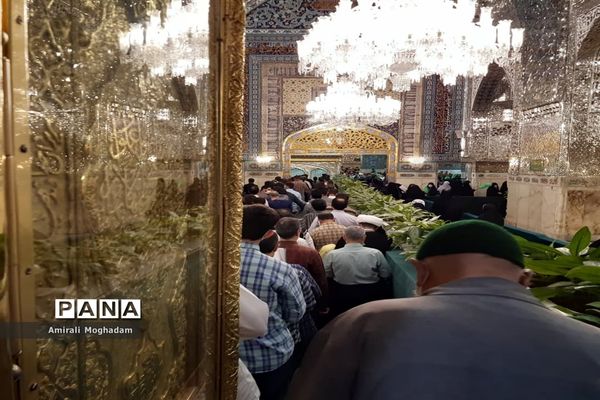 حال و هوای حرم مطهر رضوی  در دهه ولایت