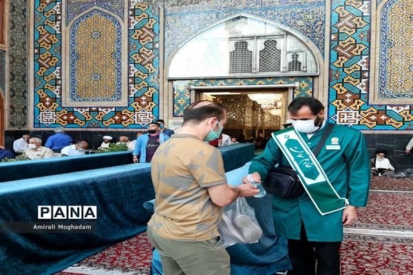 حال و هوای حرم مطهر رضوی  در دهه ولایت