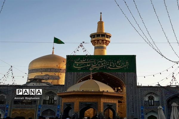 حال و هوای حرم مطهر رضوی  در دهه ولایت