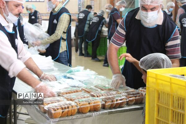 توزیع ۶۰ هزار غذای تبرکی بین نیازمندان مناطق محروم استان اصفهان