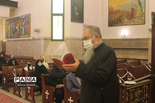 بازدید اعضای انجمن صلح و حقوق بشر جوانان از کلیسای گریگور