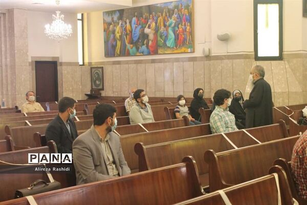 بازدید اعضای انجمن صلح و حقوق بشر جوانان از کلیسای گریگور