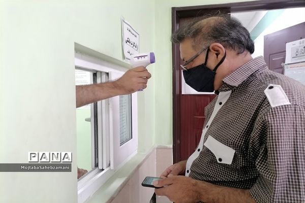 بازدید معاون پرورشی و تربیت بدنی کاشمر از تزریق واکسن کرونا به  فرهنگیان