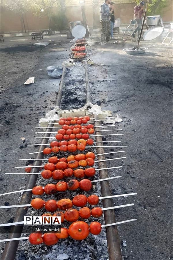 تهیه و توزیع ۵ هزار پرس غذا بین خانواده‌های کم برخوردار همزمان با عید سعید غدیر خم در اهواز