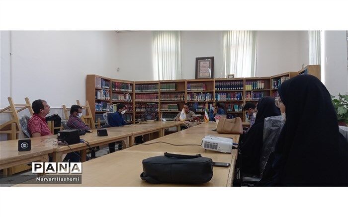 برگزاری نشست نقد و بررسی کتاب در شهرستان بن