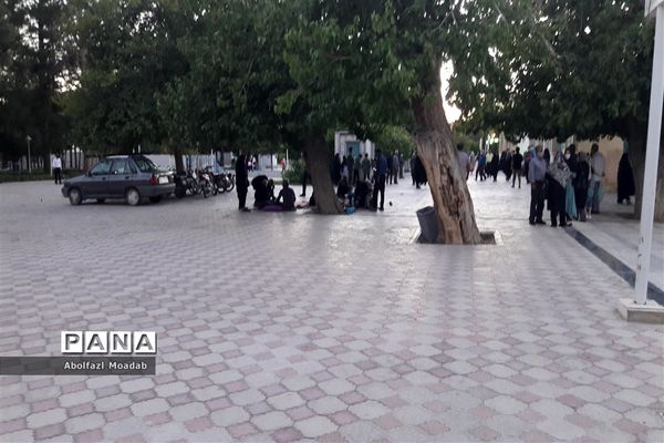 شور و شادی مردم به مناسبت عید سعید غدیر خم در امامزاده سید حمزه