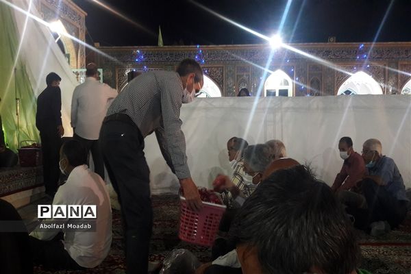شور و شادی مردم به مناسبت عید سعید غدیر خم در امامزاده سید حمزه