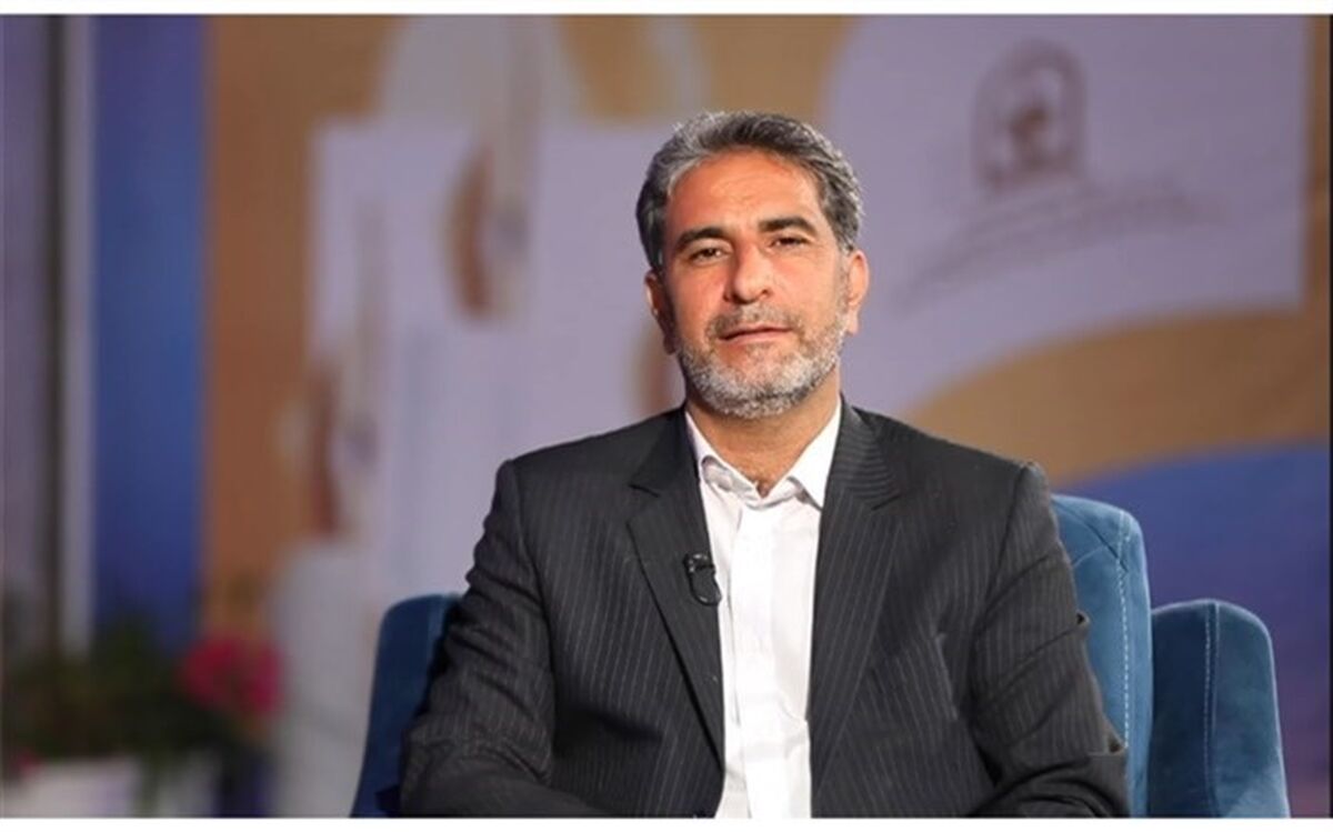 خانواده‌ها، دانش‌آموزان را به حضور در مسیر هنر تشویق و این عرصه را برایشان فراهم کنند