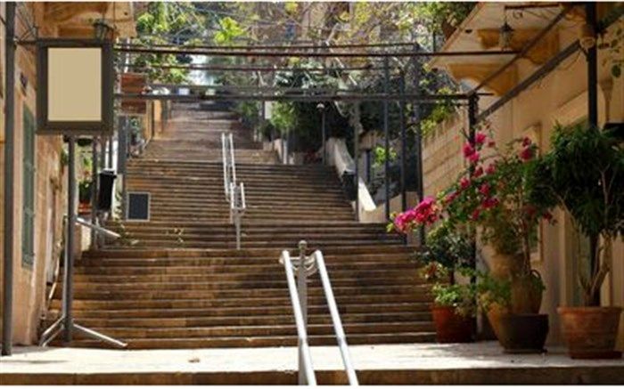 کنسرت نوازندگان و خوانندگان لبنانی در پله‌های سنت نیکلاس به یاد قربانیان انفجار بیروت