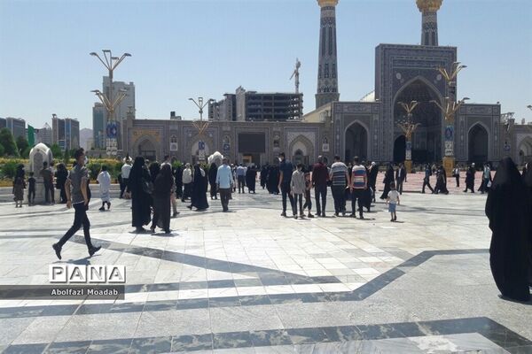 رعایت دستورالعمل‌های بهداشتی زائرین، در حرم مطهر امام رضا(ع)