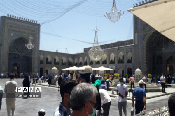 رعایت دستورالعمل‌های بهداشتی زائرین، در حرم مطهر امام رضا(ع)