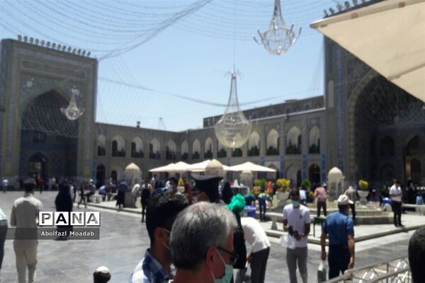رعایت دستورالعمل‌های بهداشتی زائرین، در حرم مطهر امام رضا(ع)