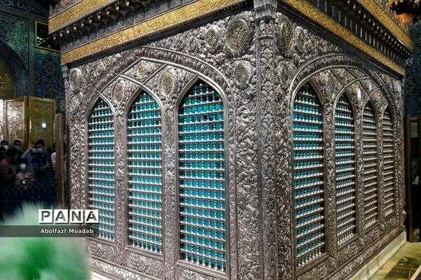 رعایت دستورالعمل‌های بهداشتی زائرین، در حرم مطهر امام رضا(ع)