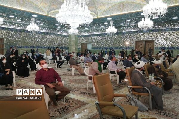 رونمایی از مجموعه عکس های حرم با عنوان «خواهر خورشید» در قم