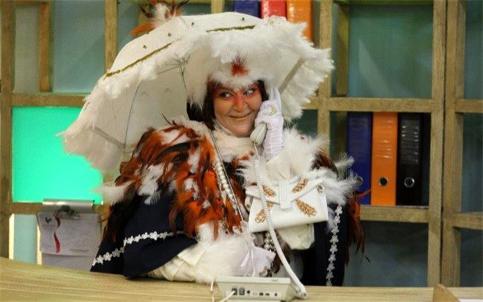 نعیمه نظام‌دوست کاکل به سر «کلبه عمو پورنگ» شد