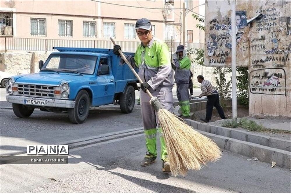 اجرای طرح جهادی شستشو معابر در  شهرک آبشناسان رباط‌کریم